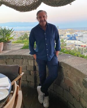 Josep Pedrerol Instagram - Toca descansar tras otra temporada de récord en @elchiringuitotv. Gracias por estar siempre cerca ❤️