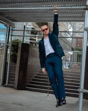 Joseph Quinn Instagram - Ahead of today’s release of his new film @aquietplace (“A Quiet Place: Day One”), actor @josephquinn (Joseph Quinn) spent some time adventuring around (not so quiet) New York City. In this edition of #10Things, see a few moments of Joseph catching up with co-stars, taking snack breaks and just hanging around the Big Apple. 🤫 
 
1. A sporty suit moment 👔
2. Snack break: take one 🎬 🥨
3. Central Park in the summer >>>
4. Picture perfect 💥
5. @josephquinn   @lupitanyongo   this view = 😍😍😍
6. A quiet place 😎
7. Snack break: take two 🎬 🍕
8. But do you fold @alexwolffofficial ??? 🧐
9. @josephquinn 🔥
10. ✌️🌳