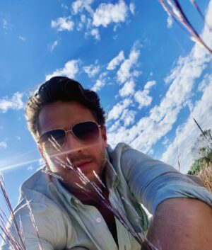 Josh Dallas Instagram - Lost somewhere on set.  #selfie! Season 3 of @nbcmanifest coming SOON to @nbc!! #manifest ✈️