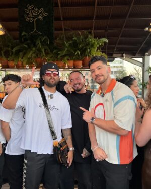 Josh Leyva Instagram - LATINO GANG 
Un día con BALVIN. LEGGO!!! 🇨🇴