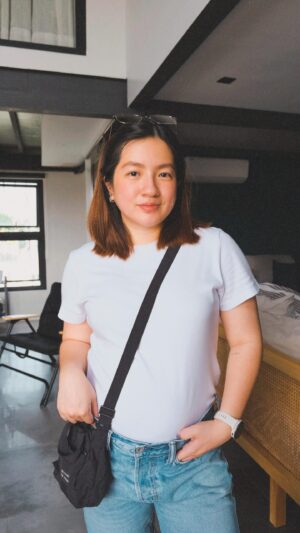 Joyce Ching Instagram - Kapag wala ng kasya, humiram sa asawa. 🤣 #MomFits