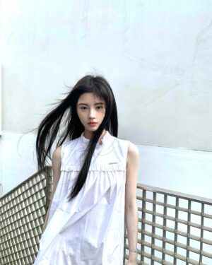Ju Jingyi Instagram - 🫣