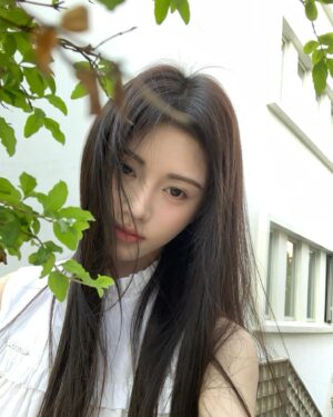 Ju Jingyi Instagram - 🫣