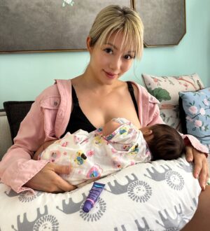 JuJu Chan Instagram - 🤱 2 months of trial & error, sleepless nights, figuring out our groove, hundreds of hours of snuggles & hundreds of ounces of liquid gold, breastfeeding is the most difficult thing I have ever loved doing. It is an intimate and precious journey, yet it can also feel exhausting and overwhelming.

Here are some of my nursing essentials during this journey:

Theraline nursing pillow, wraps comfortably around my body, safely moulds to the baby’s body and provides a safe place for my baby to rest as she feeds. It definitely helps make nursing easier and reduces neck, arm and back strain for me.

Lansinoh Lanolin Nipple Cream
I personally found this to be the most-effective product during the first two weeks of breastfeeding. It created the thickest barrier, soothes and protects delicate skin, allowing the skin to heal underneath between feeds. Pro tip: Apply it before you take a shower to keep the hot water from further irritating your sore nipples. It really helps!

Bravado nursing bra 
No matter your size, you’ll want to have a supportive nursing bra due to your breasts being heavier and needing more care, comfort and access.

@bloomandgrowhk 
Lashes by @suavislash 
#breastfeedingmom #breastmilk #breastfeedingjourney #newmom #momdaughter #motherhood #newborn #母乳 #母乳育児 #新手媽媽