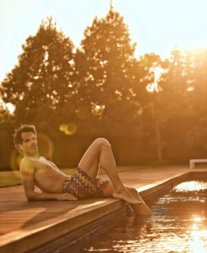 Juan Avellaneda Instagram - 🌞 Hoy un poco de postureo que es verano 🤣

Ya que ayer hablábamos de bañadores, hoy aparezco con uno mío 🦀

#summer #verano #bañador #swimwear
