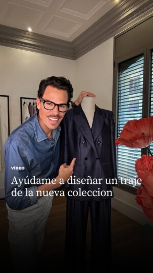 Juan Avellaneda Instagram - Me encantaría saber tu opinión sobre este traje que he diseñado para septiembre, sobre su forro y también, en qué otros colores te lo imaginas

Además en este vídeo de cuento algunos trucos de estilo 🥰

#dress #fashion #print #invitadaperfecta #vestido #traje #suit