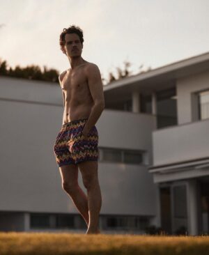 Juan Avellaneda Instagram - 🌞 Hoy un poco de postureo que es verano 🤣

Ya que ayer hablábamos de bañadores, hoy aparezco con uno mío 🦀

#summer #verano #bañador #swimwear