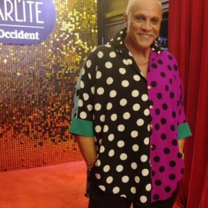 Juan Fernández Instagram - En el festival Starlite estrenando camisa de @tritri_mantones
#modaflamenca #flamenco #arte #actor #actors #actorlife #acting #tv #series  #followme #followers #theater #teatro #tvseries #tvshow #celebrities #lgtbi #lgtbespaña #gayfriendly