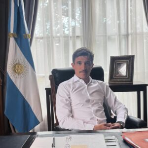Juan Ignacio Cane Instagram - No todo se trata de la magnitud de un proyecto sino de las personas que lo habitan…quienes lo hacen aún más grande! 
Aquí algo de los días compartidos haciendo “La Mente del Poder”🎬
Gracias a todos mis compañeros, que lo hacen siempre más fácil…en especial a aquellos con los que compartí más tiempo @eleowexler @michelnoher @bellosoactor @rita.corteseok @mauriciominetti @inespalomboo 
Gracias @marianohueter @nicomellino @flowerspablo @lapadul @luchitoheredia por la confianza y la paciencia.
A todo el equipo!
Todxs❤️
@nico.gorla @pol.fernandez7 @hada_chalada2.0 @mjsoldo @joydrago @rafa_delascarreras @luuliflores @vickyvillaverde  @tupack__amaru @vickybellozas @flormellinook  @julietagvilas @samircuesta @juampisouto @micadickel.mua @fernandic @albertoroccatagliata_ @juliagoldenberg_  son más 🤗🎬
Gracias.
.
.
.
@11loops 
@wbd 
@tntlatam 
@flow_ar