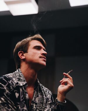 Juan Ignacio Cane Instagram - “Joe Pérez” por @cam.jurado 📷 Temporada Final. Aún no la vieron?
Me las acaban de enviar y se las comparto! También nos divertíamos @pablocruzguerrero @luismiguellaserie @gatograndeproductions 

.
#temporadafinal #luismiguellaserie #netflixseries #actor #actorargentino #joeperez #uruguayo #series #mexico