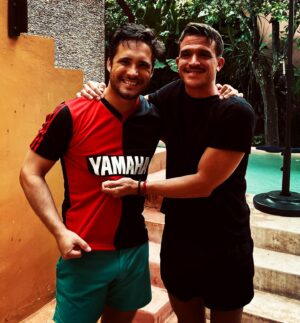 Juan Ignacio Cane Instagram - Porque los gustos hay que dárselos en vida! Este viaje me permitió no solo darme uno grande, sino contarles de la pasión que llevamos dentro! Gracias @diego @pablocruzguerrero por sumarse y aguantar mis locuras! Los quiero un chingo! 
Gracias también @bruno_marioni @martingiusepponi @rodrigo.marchesani por ayudarme a hacerlo realidad! #newellscarajo #rivalesnoenemigos #rosario #luismiguellaserie #vamosrosario