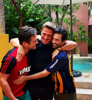 Juan Ignacio Cane Instagram - Porque los gustos hay que dárselos en vida! Este viaje me permitió no solo darme uno grande, sino contarles de la pasión que llevamos dentro! Gracias @diego @pablocruzguerrero por sumarse y aguantar mis locuras! Los quiero un chingo! 
Gracias también @bruno_marioni @martingiusepponi @rodrigo.marchesani por ayudarme a hacerlo realidad! #newellscarajo #rivalesnoenemigos #rosario #luismiguellaserie #vamosrosario