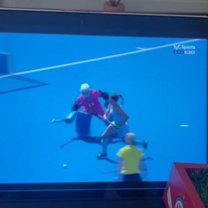 Juan Pablo Sorín Instagram - Argentina es semifinalista en hockey !!! Video los goles en los penales. Antes el empate agónico golazo de #Jankunas  en corner corto después de jugada @agusalbertario @agusgorze y desvío de Julieta y luego esta definición bárbara en el penal  australiano / También brillante @zoediiazz con su juventud y talento ! Excelente la China @criscosentino_ atajándose  y tapando todo ！ vamos Argentina 🇦🇷❤️✊🏾 Vamos LasLeonas son gigantes ! Desde la cancha o desde cualquier lado alentándolas siempre !

Junto a #DiegoEterno q siempre estuvo con las leonas, con las selecciones argentinas planteles y deportistas argentos