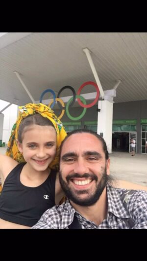 Juan Pablo Sorín Instagram - TBT @juegosolimpicos hace 8 años en  #rio2016 y ahora en #paris2024 con Betta 😍! 
Y siempre la magia de #simonbiles 👏🎩
@jogosolimpicos #olimpiadas