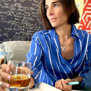 Juana Viale Instagram - Pensaba qué decir en el día del Padre. Podría decir que es el referente que tuve hacia la aventura, hacia el explorar lo desconocido. Así que, en este día agradezco el regalo que me dio siempre mi viejo, el impulso del aliento y la fortaleza, en avanzar hacia mis deseos, hacia lo que me impulsa mi corazón...

@johnniewalkerarg
#ad
#keepwalking
