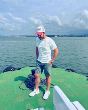 Juanfe Sanz Instagram - 📍 🗺️ Primer destino: Santander 🌊 😎😍

#chiringuito #summertime #summer #verano #holidays #holiday #chiringuitodejugones #tv #tvshow #sea #sealife #playa #workout