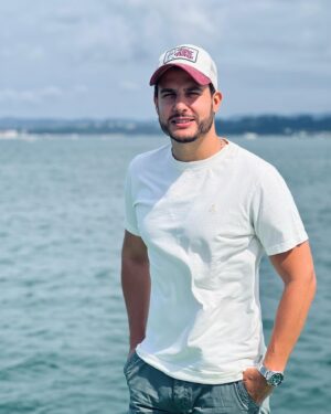 Juanfe Sanz Instagram - 📍 🗺️ Primer destino: Santander 🌊 😎😍

#chiringuito #summertime #summer #verano #holidays #holiday #chiringuitodejugones #tv #tvshow #sea #sealife #playa #workout