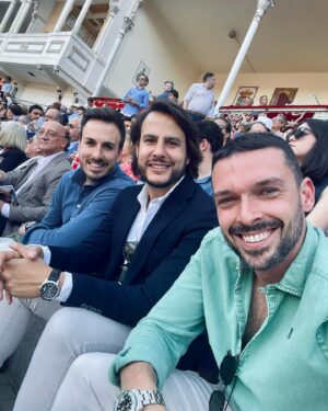 Juanfe Sanz Instagram - Día de toros, día de fiesta 🇪🇸 
📍 Las Ventas 

#lasventas24 #toros #fiestanacional #workout #madeinspain🇪🇸