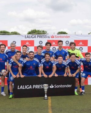Juanfe Sanz Instagram - Campeones de Copa 🏆 ⚽️ 
Gran temporada con la familia @elchiringuitotv 
Orgulloso de todos y cada uno

#soccer #champions #campeones #winners #liga #ligademedios #win #fútbol #chiringuito #chiringuitotv #chiringuitodejugones #temporada
