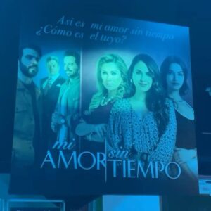 Juanita Arias Instagram - Ayer en la Presentación de @miamorsintiempo llena de emoción y sobre todo mucha GRATITUD!  Viviendo una realidad que hace muchos años fue un sueño !
GRACIAS @cmlaguillo por confiar en mi ! Y Al resto de mis compañeros y crew! 
No se pierdan el prox 15 de Julio 6:30 pm por @canalestrellas y pueden verlo también por @vix ! 
Ya van a poder conocer a #BARBARA 🤍