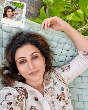 Juhi Babbar Instagram - If I were you, I would've framed this pic 💁🏻‍♀️

( Selfie skills| Maldives | Self Love | Holiday | Travel Diaries | Vacation | Juhi Babbar Soni )

#SelfieslSkills #Maldives #SelfLove #IfyouknowYouknow #PicturePerfect #Holiday #FamilyTime #TravelDiaries #VacationTime #Metooo  #JuhiBabbarSoni