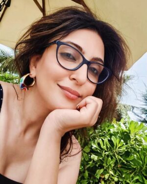 Juhi Babbar Instagram - Aahhh… Finally a holiday where i didn’t care a damn about how my hair looked, what my makeup was like and what I was wearing…absolutely CHILLED OUT, RELAXED & 😜ATE 🍤🌊🏖️💆🏻‍♀️

( Maldives | Holiday | Family Time | Taj Coral Reef | Travel Diaries | Vacation | Juhi Babbar Soni )

#Maldives #Holiday #FamilyTime #TajCoralReef #TravelDiaries #VacationTime #AnupSoni #ImaanBabbarSoni #JuhiBabbarSoni
