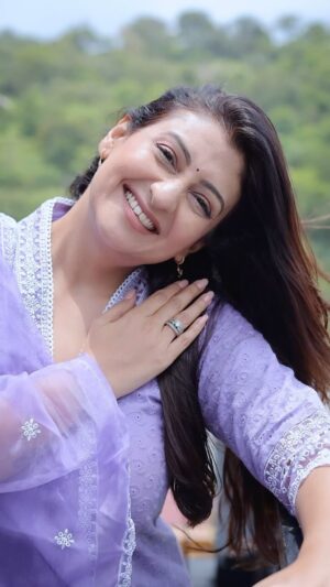 Juhi Parmar Instagram - One of those songs which all of us have heart 100  times, the romance of ShahRukh and Kajol is unbeatable, an era of romance, of songs which are loved even today….I love this song till date and so bringing to you one of my favourites 💜
#love #loveislove #loveislife #romance #lovesongs #lovesong #bollywood #bollywoodsongs 
.
.
Outfit: @innaya.in