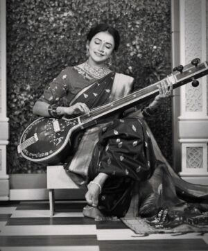 Jui Gadkari Instagram - Draped royally in this hand painted custom Paithani by @sharvaneebysheetalsahane 

MUAH and loc- @asmita_makeup_hairartist 
Captured by- @aditya_waghmare_photography 

#juigadkari #blackandwhite #nauvari #maharashtrian #royal #paithani #retro #marathimulgi #actress #sayali #tharlatarmag #tanpura #veena #indian #traditional #culture