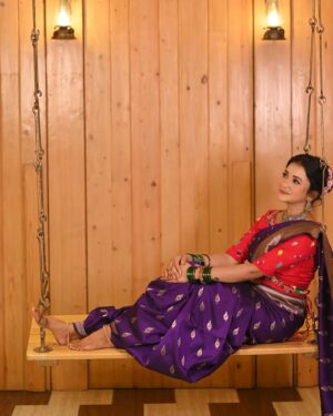 Jui Gadkari Instagram - Custom made hand painted saree and thread needle hand embroidery blouse by @sharvaneebysheetalsahane 

MUAH and Loc courtesy- @asmita_makeup_hairartist 
Clicked by- @aditya_waghmare_photography 

#nauvari #saree #handpainted #radha #krishna #juigadkari #marathimulgi #actor #sayali #ttm #tharlatarmag