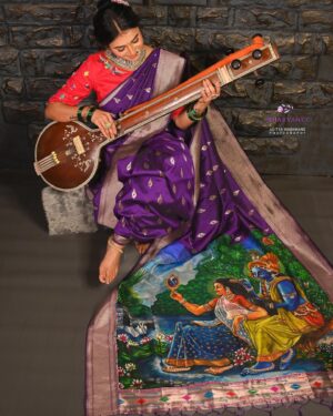 Jui Gadkari Instagram - Custom made hand painted saree and thread needle hand embroidery blouse by @sharvaneebysheetalsahane 

MUAH and Loc courtesy- @asmita_makeup_hairartist 
Clicked by- @aditya_waghmare_photography 

#nauvari #saree #handpainted #radha #krishna #juigadkari #marathimulgi #actor #sayali #ttm #tharlatarmag
