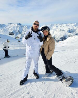 Julia Beautx Instagram - Happy (belated) 2024 🎆 und hier ist ein kleiner dumpi 

1. der Schnee ist Fake aber es hat echt geschneit 
2. mein stalker fan ist mir nach ischgl gefolgt (bitte Hilfe) 
3. käsespätzle schmecken mir gut 
4. wurde zu Analyse Zwecken geschossen, Fazit meine Augen sind gesund 
5. hier bin ich der Stalker Fan, ich bekenne mich
6. Schnee Spaziergang ✨💫
7. Schnee Spaziergang Ausblick 💫✨
8. OOTN 🤭🤪
9. Prost am Abend 
10. Prost am nächsten Morgen 

Danke für eure Aufmerksamkeit & auf ein gesundes, schönes 2024 mit ganz vielen tollen neuen Erfahrungen und Erlebnissen ❤️ hab euch lieb