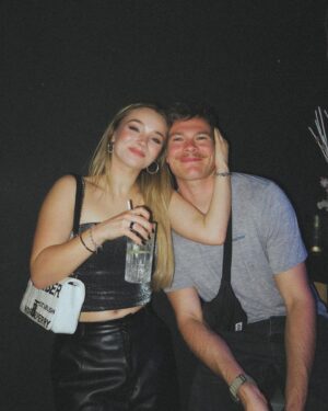 Julia Beautx Instagram - Belated thanks for the best birthday of my life 🥹 
Ich bin so unglaublich gesegnet, die besten Freunde und die tollste Familie dieser Erde um mich zu haben. Manchmal versteh ich gar nicht, womit ich das alles verdient hab und könnte mich kaputt kneifen, weil ich’s nicht verstehe 🥹 Ich lieb euch alle ganz doll, danke an alle die an mich gedacht haben und diesen Geburtstag so perfekt gemacht haben ♥️ you the best 

📸 @jenloon ♥️