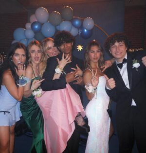 Julia Butters Instagram - go listen to McKenna’s new song LOSER!! 
and catch me in the music video with some really cool friends <333
Link in bio