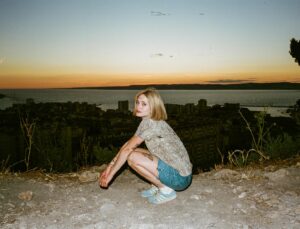 Julia Crane Instagram - Ça me dérange pas 
Moi j’aime bien 

By talented @fky.avi on 💙MARSEILLE💙