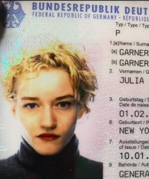 Julia Garner Instagram - 💌🫧🩸