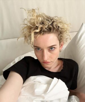 Julia Garner Instagram - 💌🫧🩸
