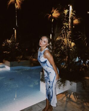 Julia Hart Instagram - 💙🖤