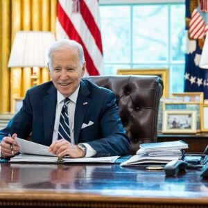Julia Louis-Dreyfus Instagram - Thank you, President Biden, for your service and for your extraordinary leadership and for your love of this country and all its people. @joebiden