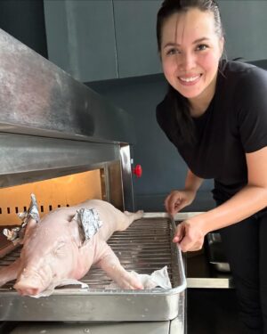 Julia Montes Instagram - Cooking lechon ❤️🐷 from my trusted meatshop @gabrielles_organic @angeliebdane  it is safe to eat pork ❤️ right achi @pinkytobiano ?