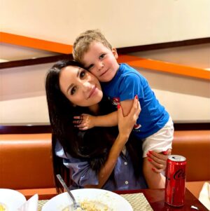 Julia Paredes Instagram - Mon petit cœur s’est bien remis de l’opération des amygdales et végétations , un vrai petit guerrier! Il devient un grand garçon et change de plus en plus . Je suis déjà trop nostalgique 🫣
#mum#mumlife#kids#son#mother
