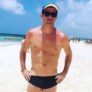 Julián Elfenbein Instagram - Y bue....ahora q pasó el Día de mi Cumple les dejo una fotito de ayer....creo.....ojo q puede ser anteayer...sorry 🙄.

Gracias a todas y todos por su enorme cariño y saludos. Se les quiere.

#ahoraaseguirentrenando