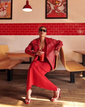 Juliana Paes Instagram - Hollywood ficou pequena pro sucesso de Pedaço de Mim. ✨

📷: @lindseybyrnes 

👗: @franconaid