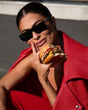 Juliana Paes Instagram - Hollywood ficou pequena pro sucesso de Pedaço de Mim. ✨

📷: @lindseybyrnes 

👗: @franconaid