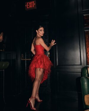 Juliana Paes Instagram - Hollywood ficou pequena pro sucesso de Pedaço de Mim. ✨

📷: @lindseybyrnes 

👗: @franconaid