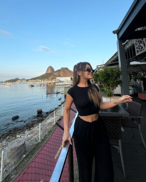 Juliana Velásquez Instagram - Ay, Brasil 🇧🇷 

Tú y tu manía de quererme enamorar 🥹❤️‍🔥🦋💘⛰️