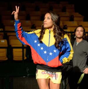Julianna Peña Instagram - Hay algo que yo e querido comentar por mucho tiempo. Han comentado varios personas, “porque yo no digo algo con lo que esta pasando en el paise de mi padre.” El nombre del Venezuelan Vixen me lo dio mi Entrenador cuando comencé mi carrera con el UFC. Se constituo en homenaje a mi sangre por parte de mi padre que es venezulano de nacimento. Pero mi otra raises es differente. Yo soy Mexicano y Nativo Americano. Sin embargo nací  y creci en los Estados Unidos. Esto no quiere decir que no me molesta lo que esta pasando en Venezuela. Claro que si me molesta y me  importa. Es el paise de mi padre, mis Tíos y Tías, mis primos y primas. Pero yo pienso asi.  Esto es una cosa verídica el que canta bingo debe mostrar el cartón con los numeros ganadores. An jugado con la integridad de Maria Corina Machado negandole la participación de candidata a las elecciones presidenciales. Teniendo que sustituir el candiato a ultima hora por 
Edmundo Gonzales Urrutia. Haci que mi corazón esta con Maria Corina Machado y toda Venezuela. Esto se arregla por las buenas o por las malas como dice  El Señor Maduro. 

#venezuelalibre 🇻🇪 🇻🇪🇻🇪🇻🇪🇻🇪