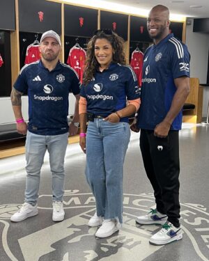 Julianna Peña Instagram - ⚽️🥅⚽️🥅⚽️🥅Got the opportunity to tour the iconic and historic @manchesterunited! One thing I loved is the fans actually watch the game because there are no jumbo screens at all! They said if you want to watch screens, stay home!! I loved that! A tour I will never forget! Thank you for the warm hospitality for my girl and I @manchesterunited ! #ggmu #manchester #manchesterunited #football #becks #ronaldo #peñapower ⚽️ 🥅⚽️🥅⚽️🥅
