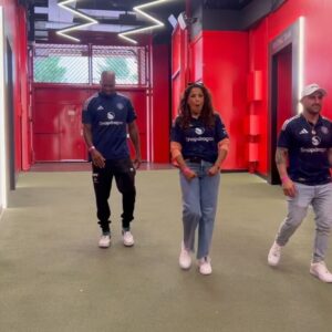Julianna Peña Instagram - ⚽️🥅⚽️🥅⚽️🥅Got the opportunity to tour the iconic and historic @manchesterunited! One thing I loved is the fans actually watch the game because there are no jumbo screens at all! They said if you want to watch screens, stay home!! I loved that! A tour I will never forget! Thank you for the warm hospitality for my girl and I @manchesterunited ! #ggmu #manchester #manchesterunited #football #becks #ronaldo #peñapower ⚽️ 🥅⚽️🥅⚽️🥅