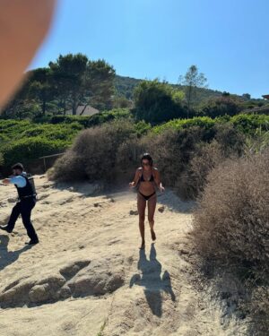 Julie Bertin Instagram - Un po' di tequila e tutto passa 💃🏽