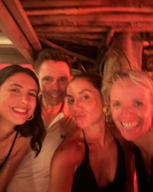 Julie Bertin Instagram - Un po' di tequila e tutto passa 💃🏽